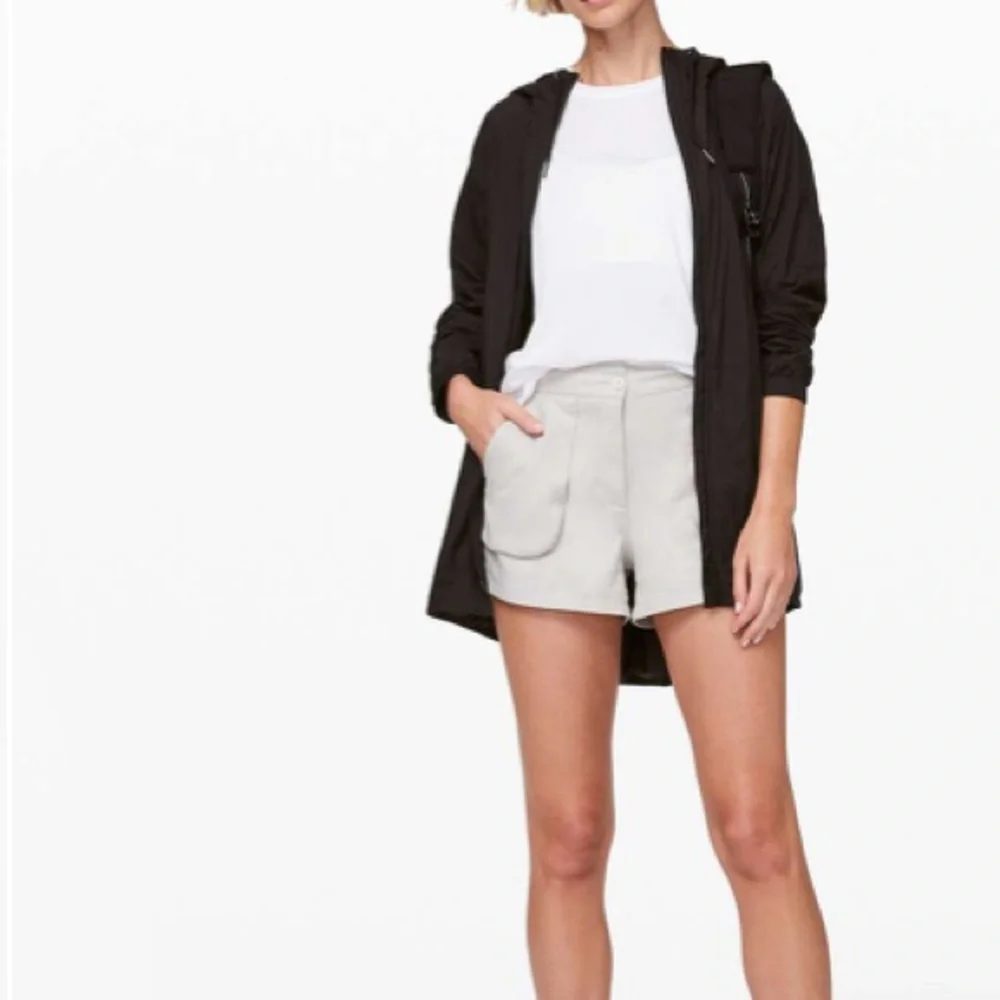 Lululemon Athletica This Instant shorts NWOT